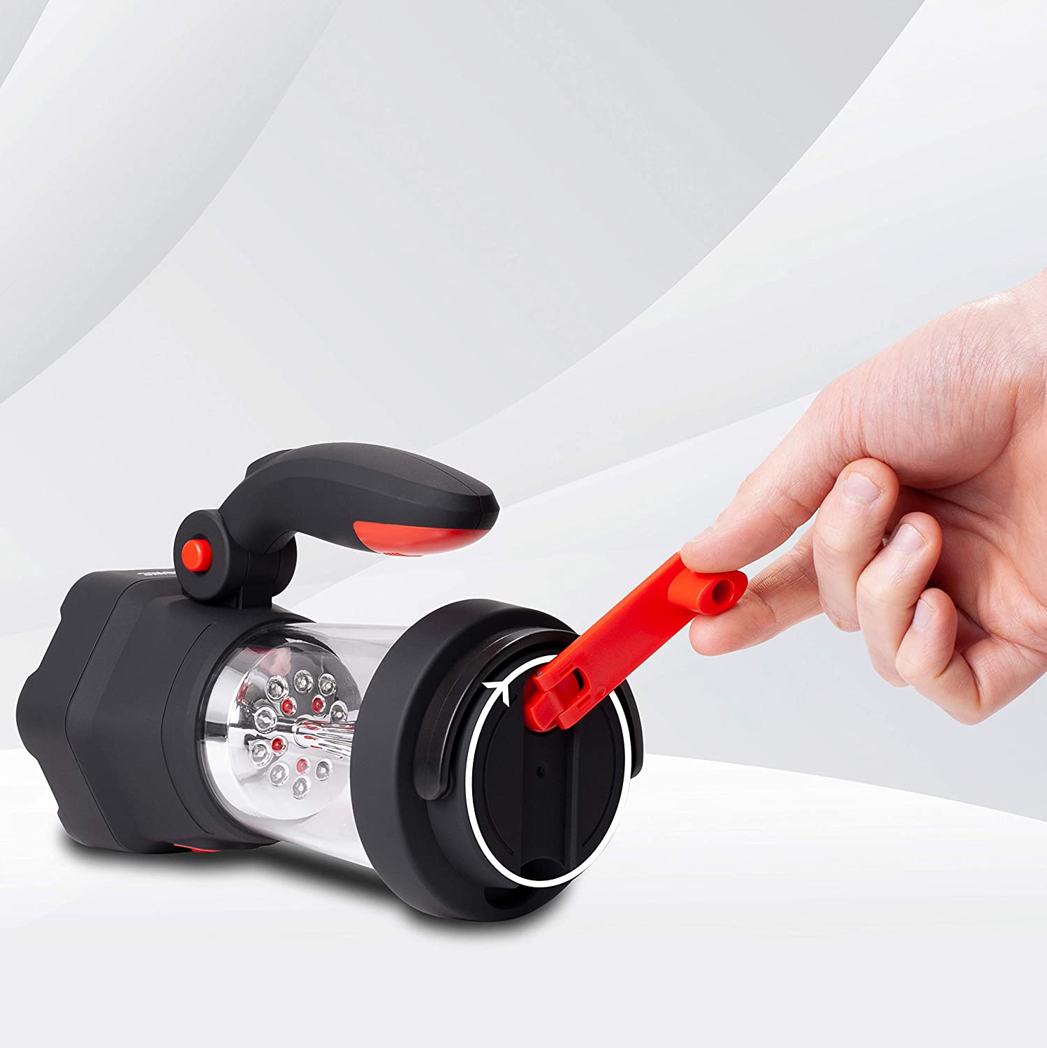 Duronic Hurricane Linterna con Dinamo y USB, 10 LED, Señal de Emergencia | Mostrando el uso de la manivela de dinamo desplegable en la base de la linterna para la carga manual de emergencia mediante giro