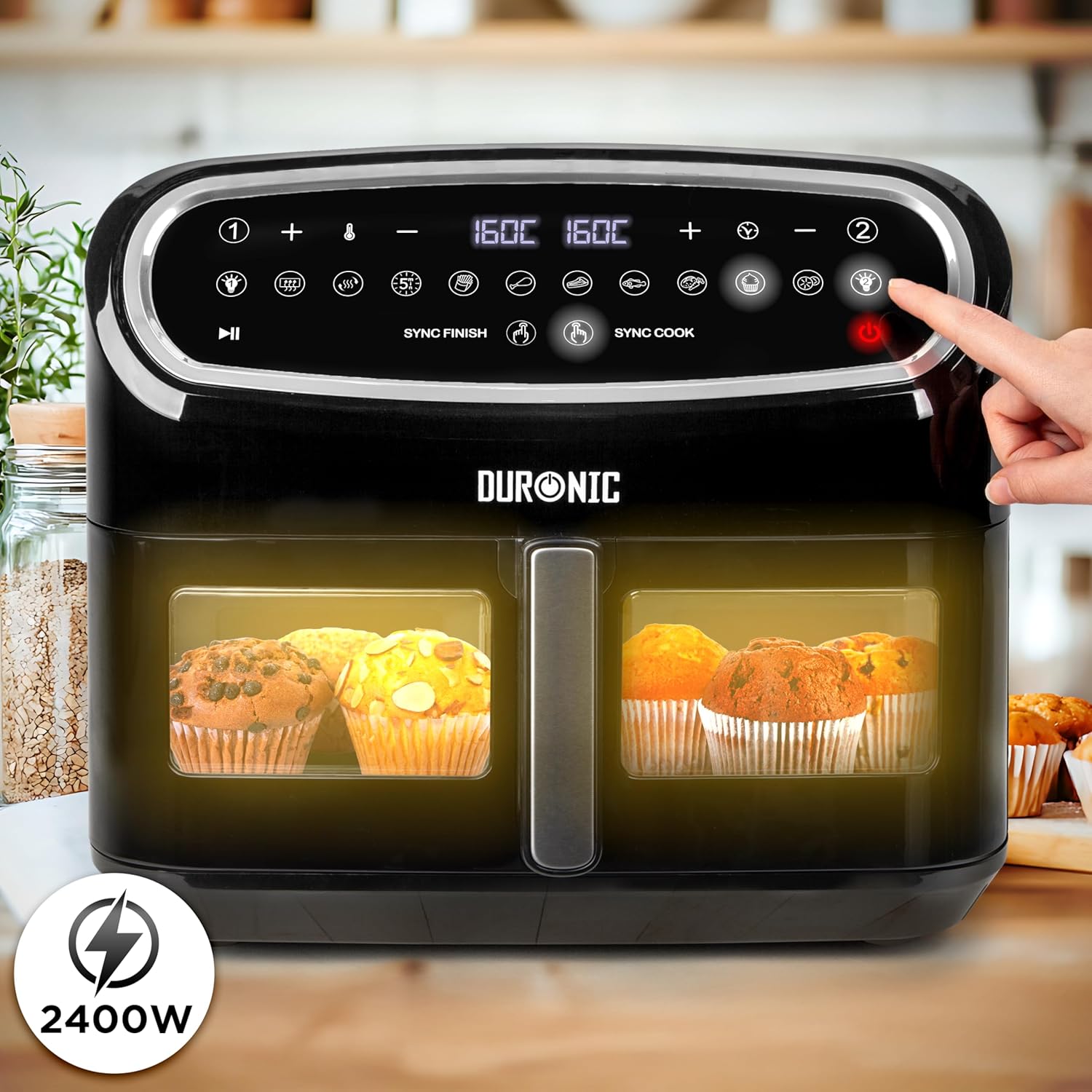 Duronic AF14 BK Freidora de Aire sin Aceite 2400 W, 1 Cesta 10L con Ventana | Mostrando la freidora de aire con una potencia de 2400W y las luces internas encendidas a través de la ventana de visualización, iluminando muffins o magdalenas que se están horneando en ambas secciones de la cesta
