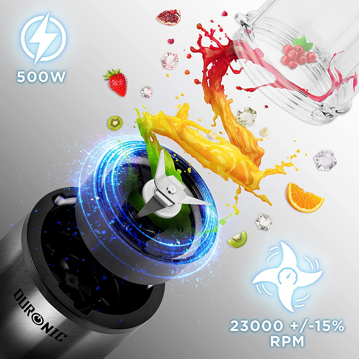 Duronic BL520 Mini Batidora de Vaso Individual 500W | Mostrando el conjunto de cuchillas de acero inoxidable de la batidora con un efecto de giro energético y ondas de luz azul, rodeado por salpicaduras de jugos multicolor, frutas frescas y cubitos de hielo, acompañado de los indicadores de potencia de 500W y una velocidad de 23000 RPM