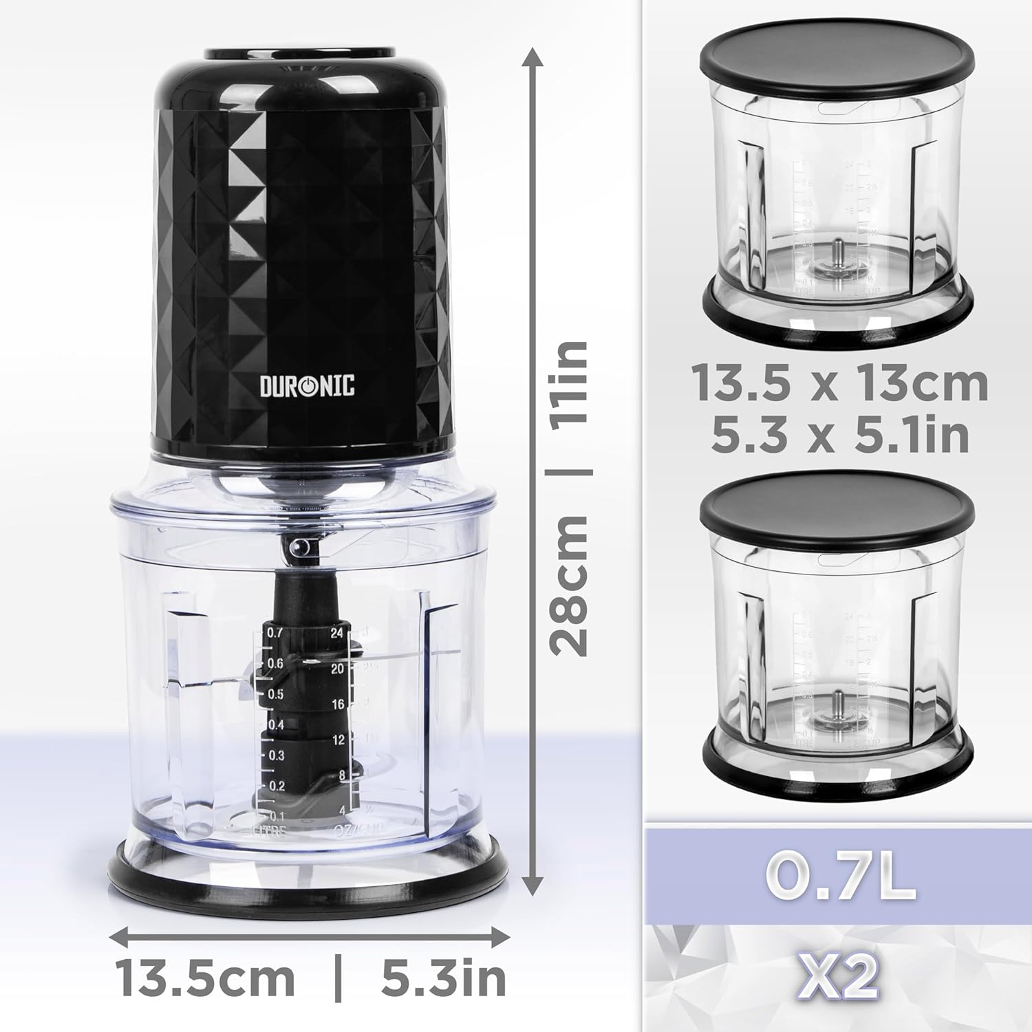 Duronic CH57 BK Mini Picadora Mostrando las dimensiones de la picadora (28 cm de alto por 13.5 cm de ancho) y las medidas detalladas de sus dos recipientes de 0.7 L (13.5 x 13 cm)