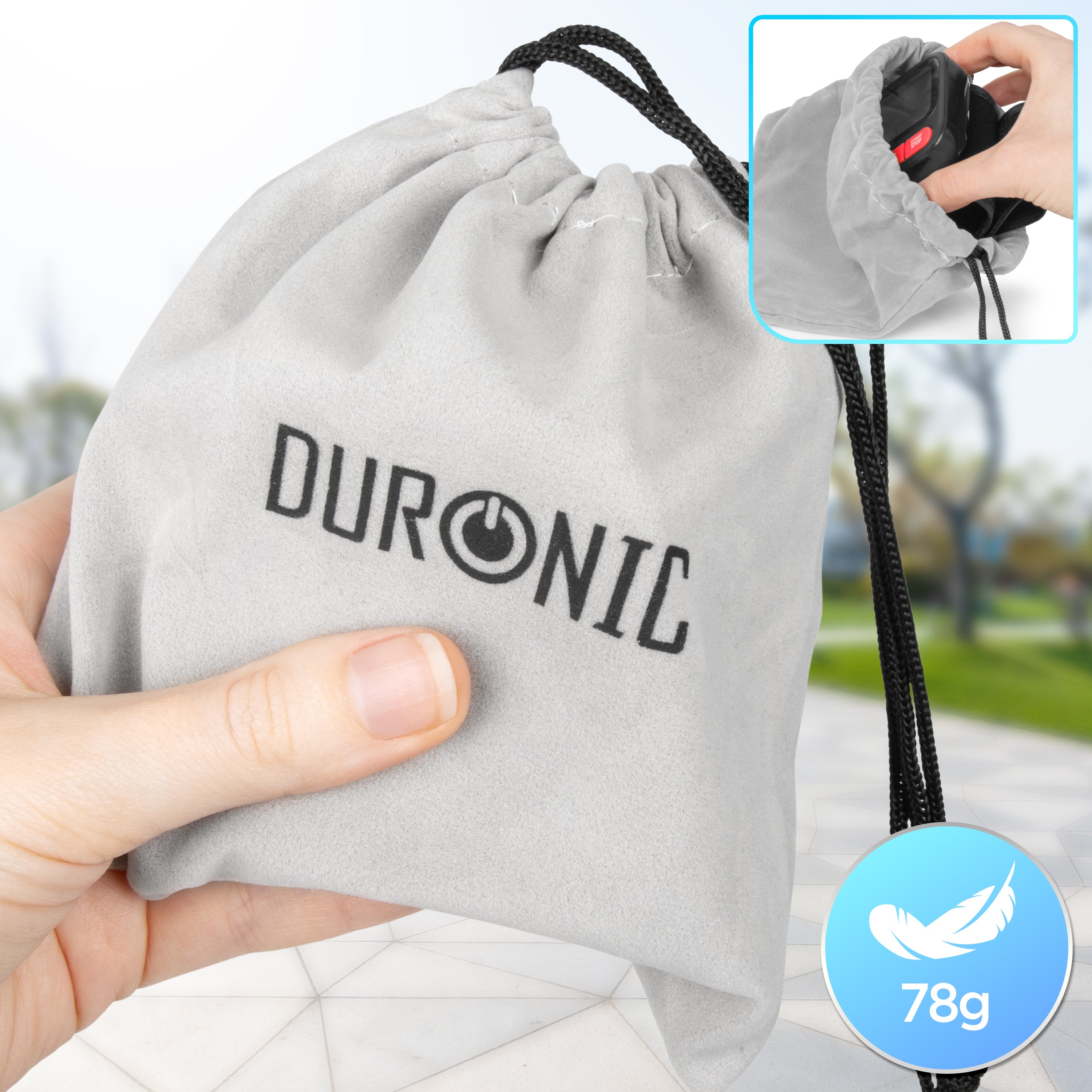 Duronic BPM65 BK Tensiómetro de muñeca digital Mostrando el dispositivo guardándose dentro de su bolsa de transporte ligera de terciopelo gris (78g)