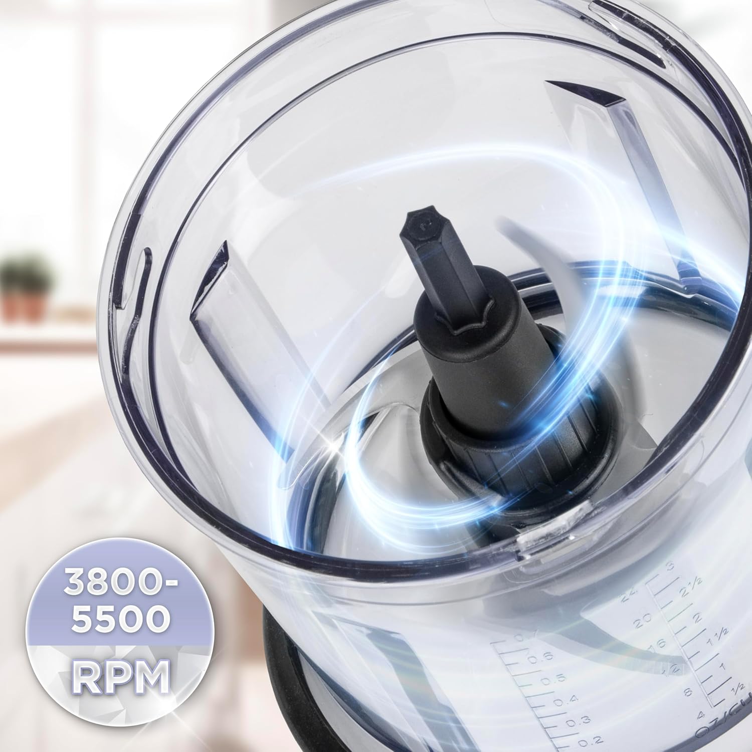 Duronic CH57 BK Mini Picadora Mostrando el interior del recipiente transparente de la picadora mientras gira a una velocidad de 3.800 a 5.500 rpm