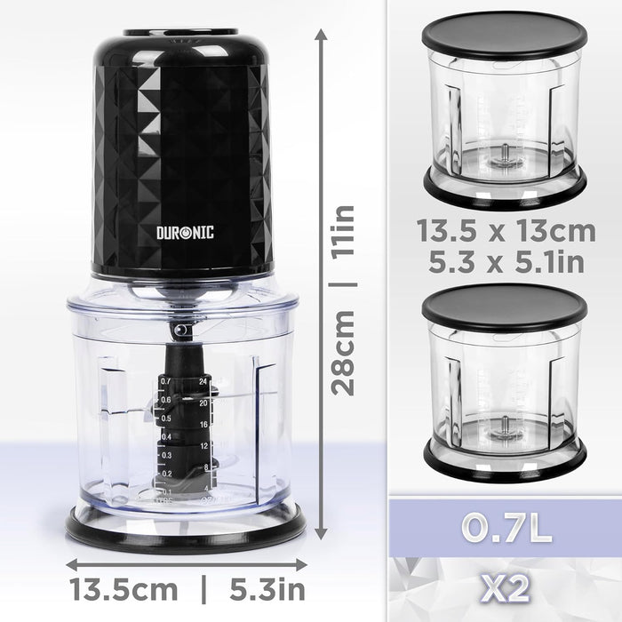 Duronic CH57 BK Mini Picadora Mostrando las dimensiones de la picadora (28 cm de alto por 13.5 cm de ancho) y las medidas detalladas de sus dos recipientes de 0.7 L (13.5 x 13 cm)