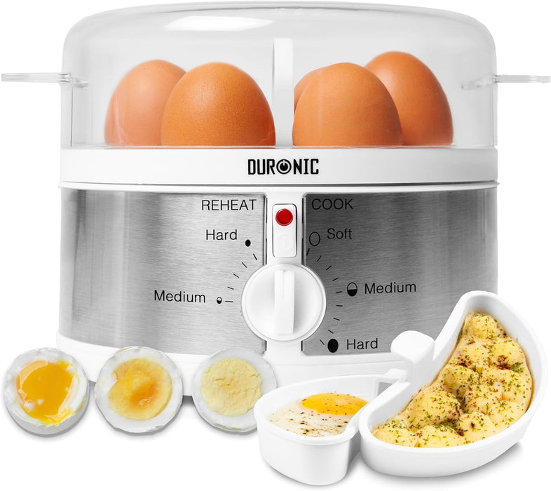 Duronic EB35 WE Hervidor para huevos eléctrico | Mostrando el hervidor de huevos eléctrico con base blanca y frontal de acero inoxidable, la tapa transparente con huevos en el interior, perilla selectora central con modos de cocción y recalentamiento, y accesorios para pochar junto a ejemplos de resultados en la parte inferior