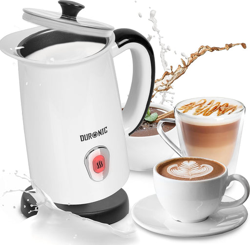 Duronic MF130 Espumador de leche - Prepara espuma Caliente o Fría, 550W, Base Inalámbrica 360°, Capacidad de 130 ml para espumar y 240 ml para calentar, Seguro y Fácil de Limpiar | Mostrando el espumador de leche eléctrico en color blanco con base negra, tapa transparente abierta, botón de encendido con indicador y tazas de café con leche espumada y arte latte a su alrededor