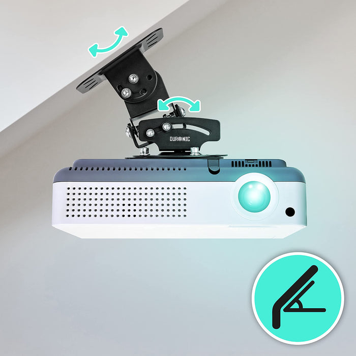 Duronic PB03XB Soporte para Proyector de Techo y Pared, Universal | Mostrando el soporte instalado en un techo inclinado, con flechas curvas que indican las opciones de ajuste de ángulo y orientación del proyector
