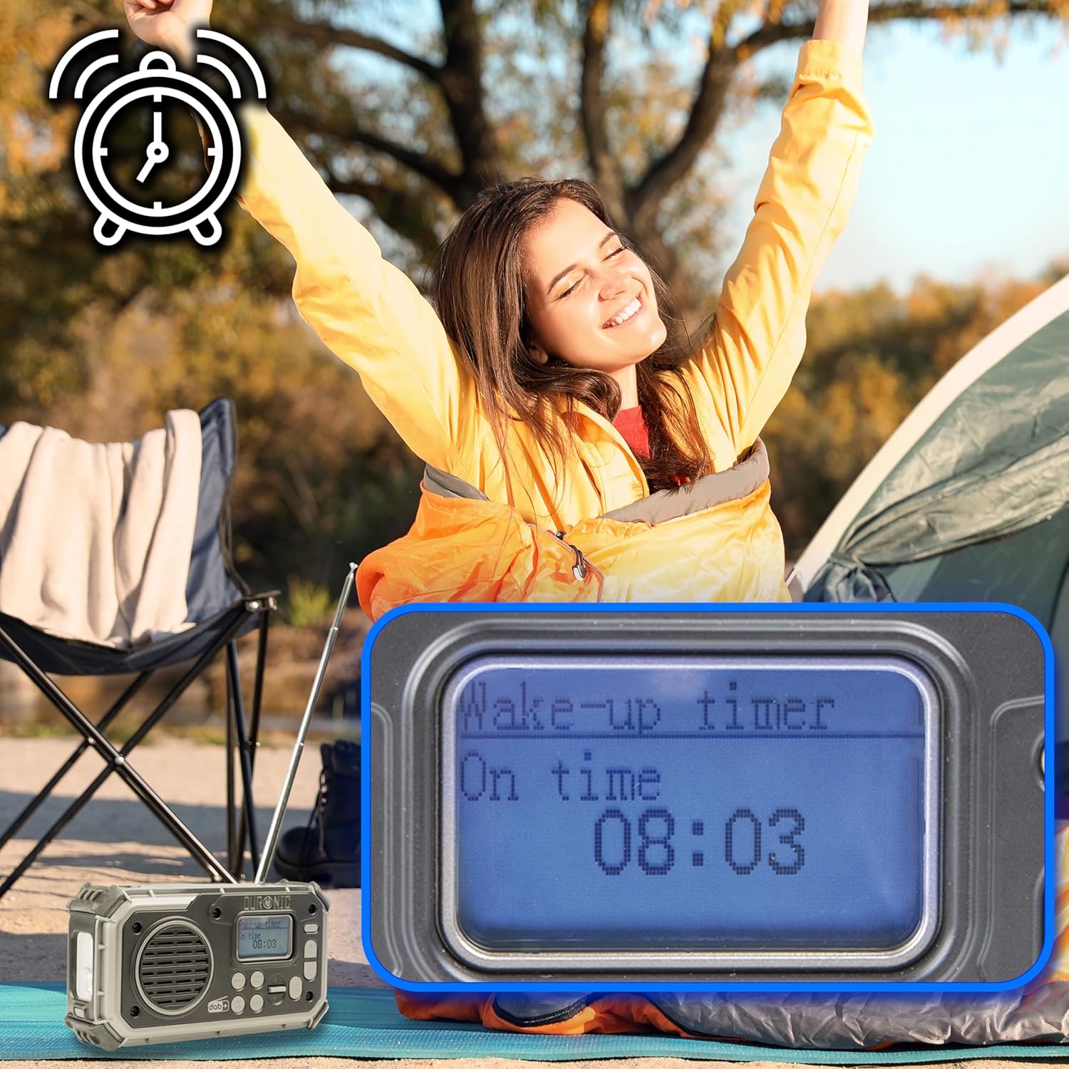 Duronic SDAB1 Radio Solar, Radio Emergencia Solar Dinamo, Radio Dinamo Mostrando la función de temporizador de alarma o despertador Wake-up timer configurado a las 08:03, con una persona despertando feliz al aire libre cerca de una tienda de campaña